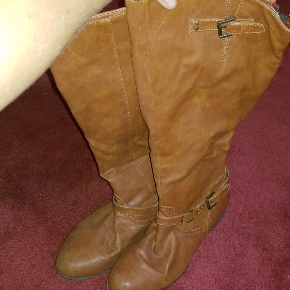 Back zip riding boots